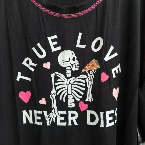 TORRID Super Soft Long Sleeve Pizza true love skull 0/ Large 12 NWT - Picture 3 of 5